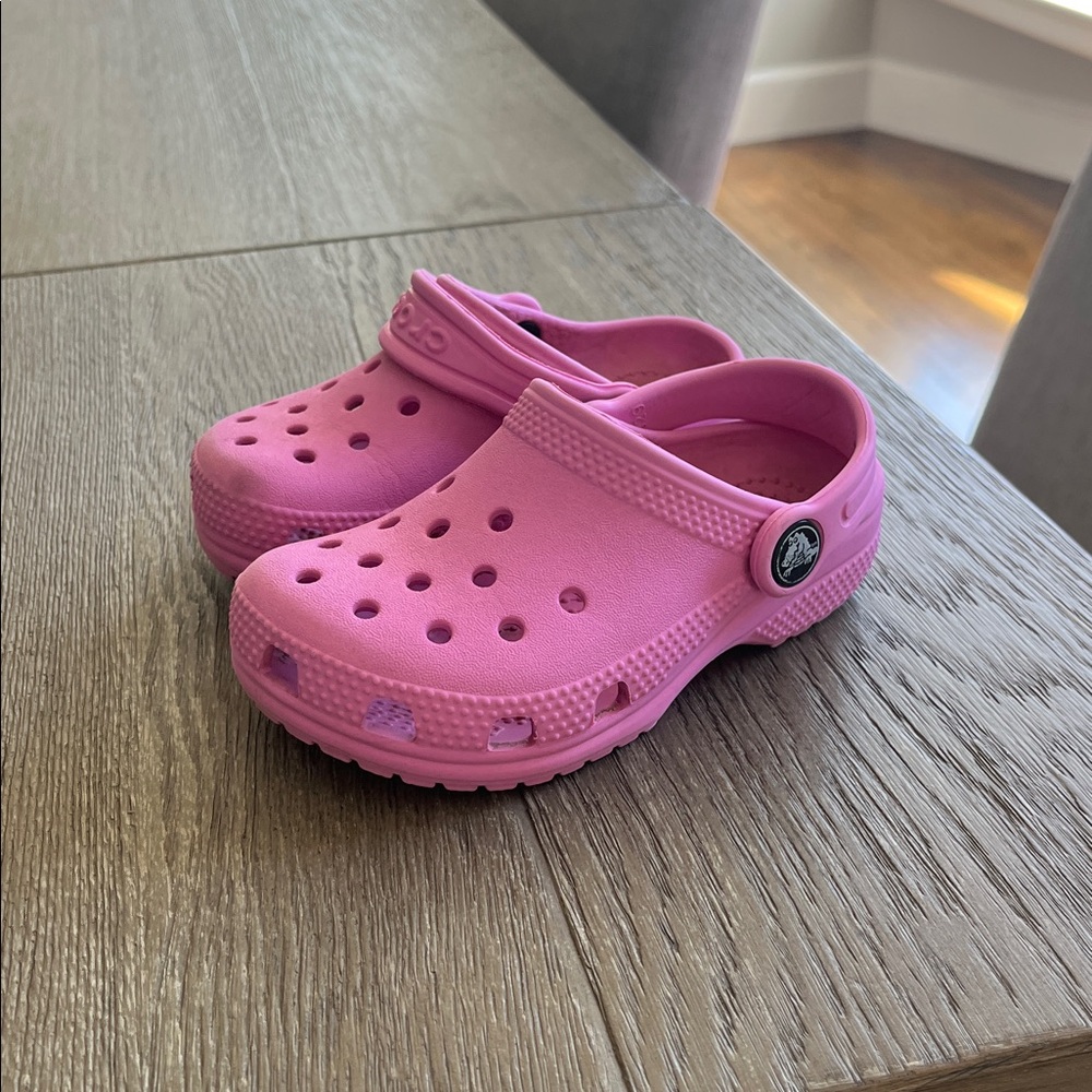 CROCS little girl, size 8 pink classic clog waterproof outdoors durable